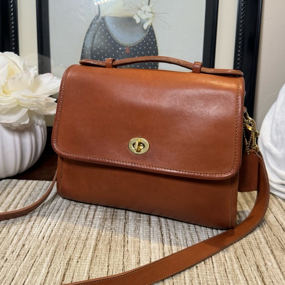 Coach Handbags - Vintage Coach British Tan Court Bag 9870
